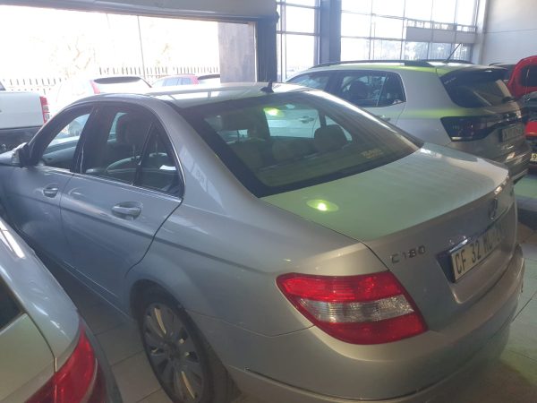 Mercedes-Benz-c180 - Image 3
